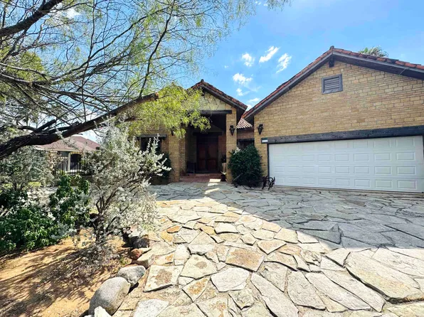 8112 Purtzer Dr, Laredo, TX 78045