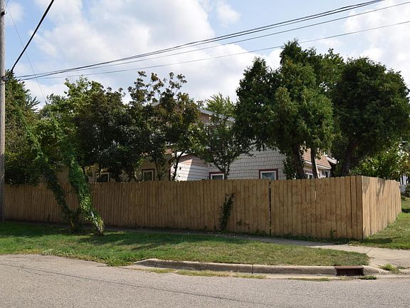 3rd image of 17 N Haver St