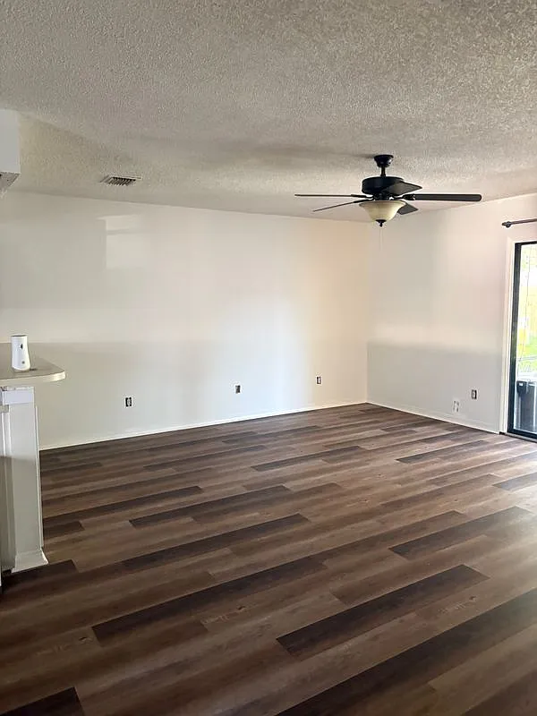 2 bed, 2.5 bath, 1585 sqft, $1,650 — Photo 2