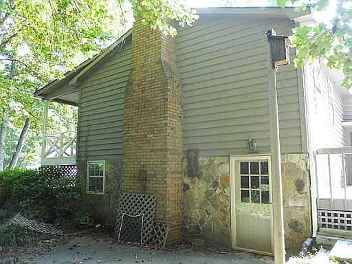 3rd image of 106 Driftwood Ln