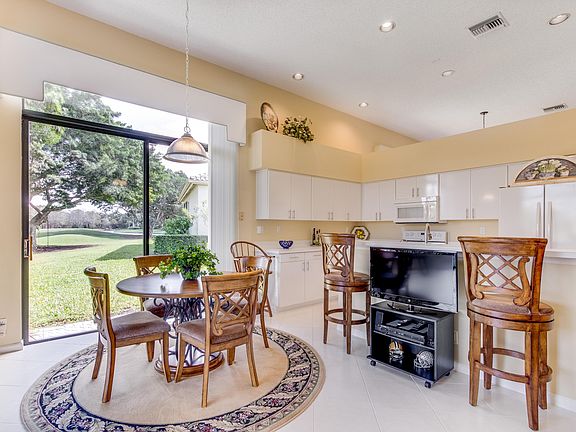 4th image of 4529 Barclay Fair Way