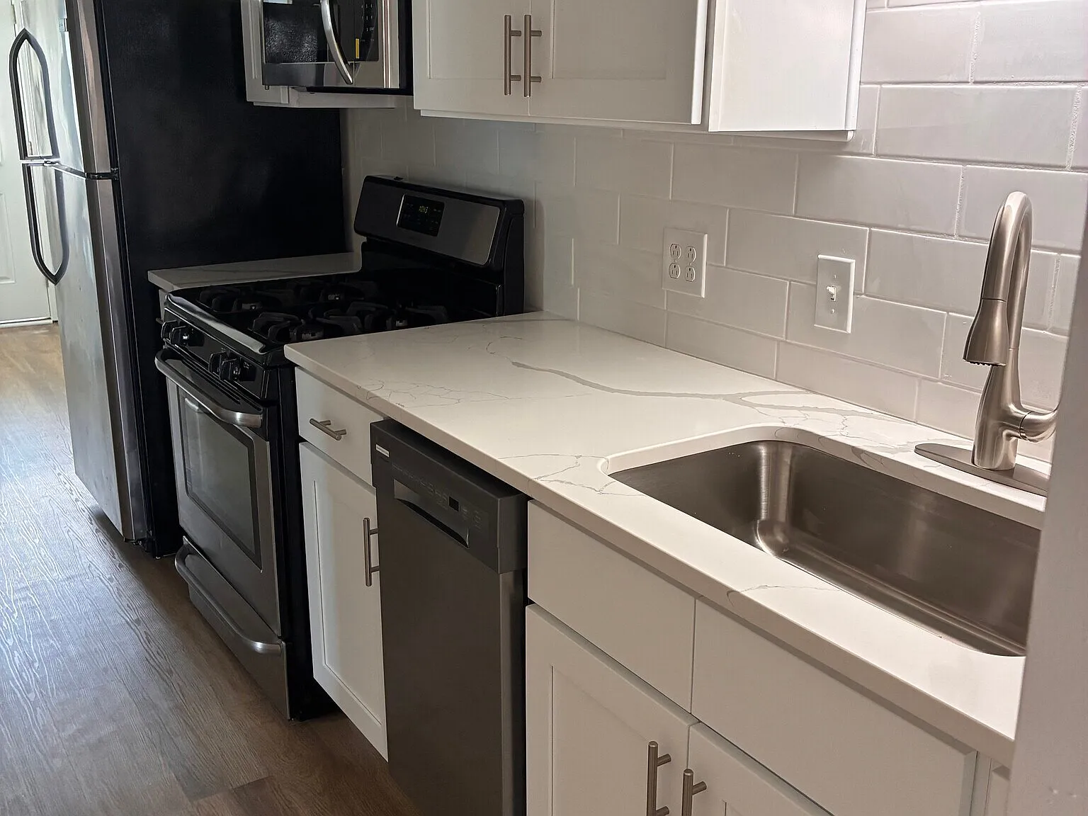 2 bed, 800 sqft, $1,395 — Photo 2