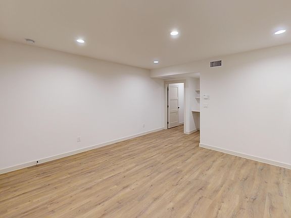 2nd image of 715 N Lancaster Ave APT 404