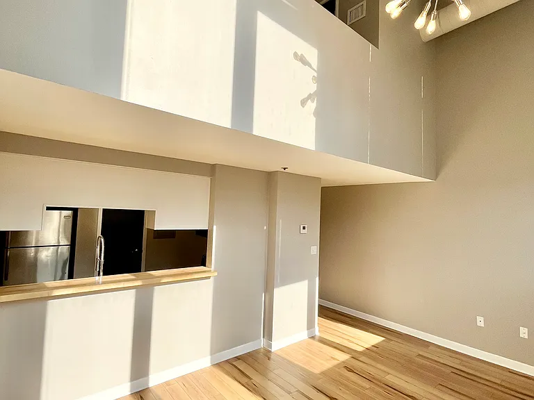 1133 W 9th Street — Photo 18