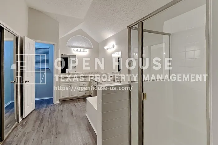 6704 Catalpa Trl — Photo 11