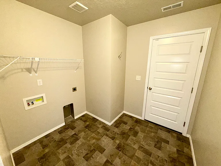 4672 N Alester Ave — Photo 8