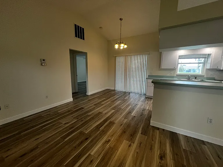 126 Broadmoor Ln — Photo 10