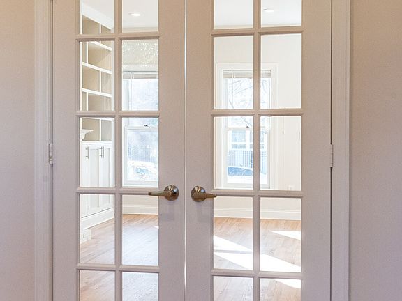 5th image of 609 10th St NE