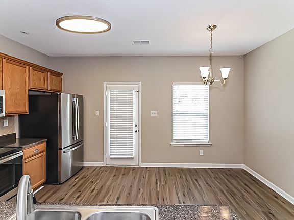5th image of 9864 White Poplar Dr