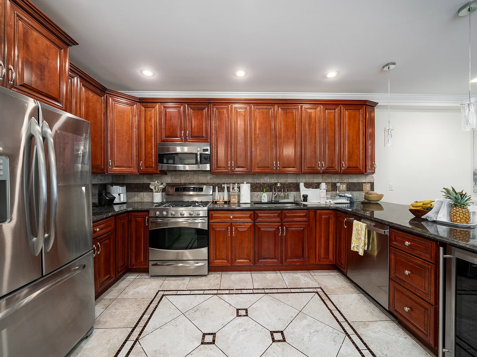 3 bed, $6,200 — Photo 1