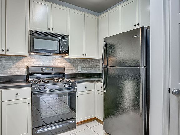 4th image of 4860 Eisenhower Ave Unit 386