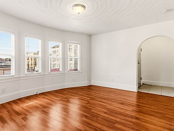 4th image of 2600 E 20th St