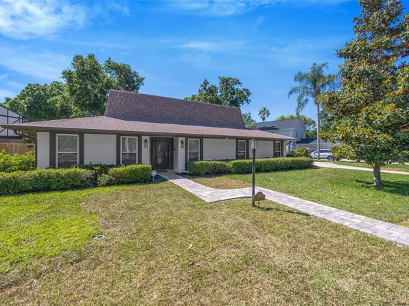 13313 Golf Crest Cir, Tampa, FL 33618