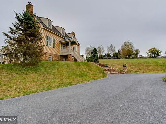 Circular Driveway outisde