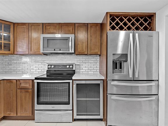 3rd image of 9375 Fontainebleau Blvd APT L410