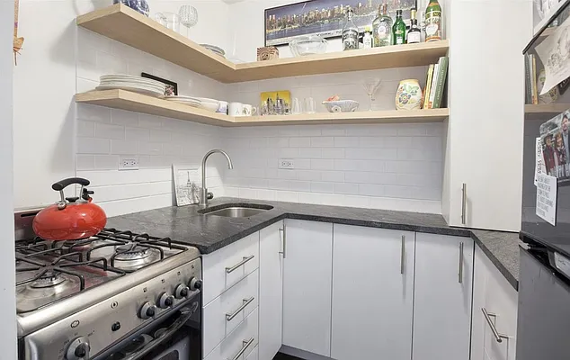 Sold by Compass | media 3