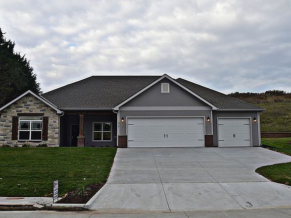 2nd image of 216 Hunter Dr