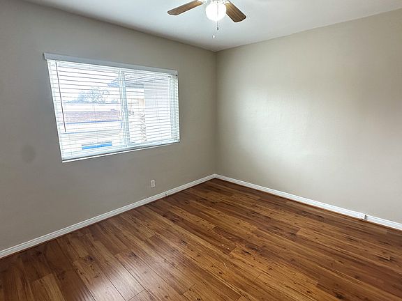 4th image of 2208 Poinsettia Dr