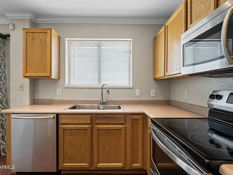 210 E Jasper Ct — Photo 10