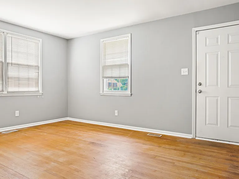 819 Hadley Rd — Photo 4