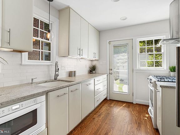 4th image of 4412 Butterworth Pl NW