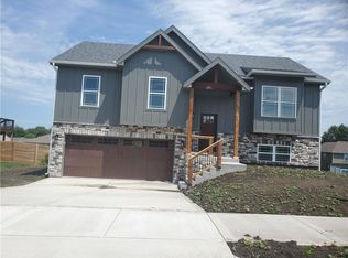 308 Lykins Ln, Cameron, MO 64429