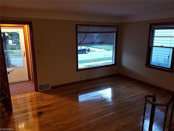 5th image of 19161 Monterey Ave