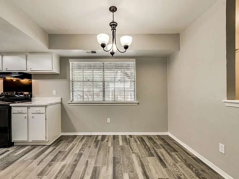 4030 Valley View Ln — Photo 11