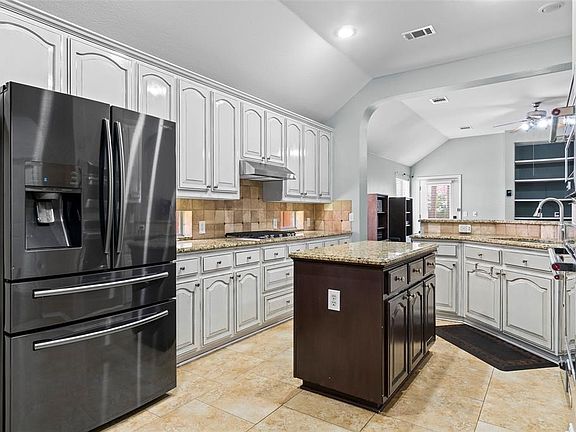 2nd image of 18642 Tall Oak Dr