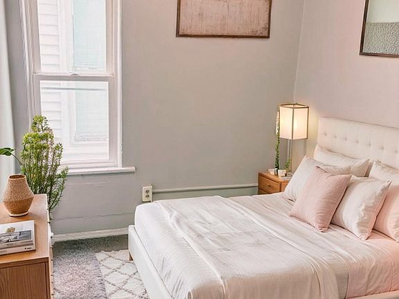 5th image of 417 Fremont Ave NW #2