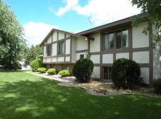 5130 Overlook Dr, Bloomington, MN 55437