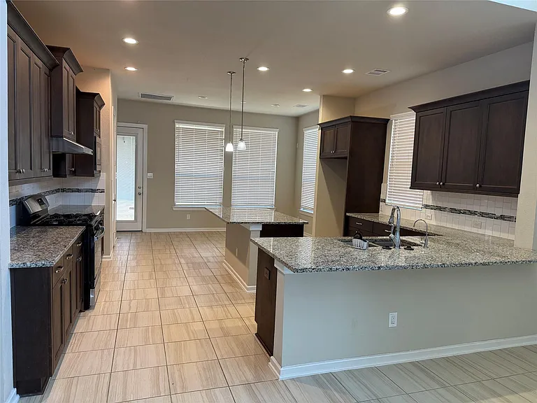 21535 Reserve Hill Ln — Photo 15