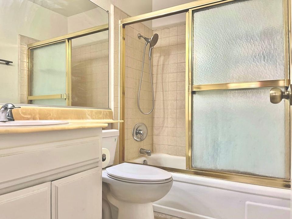 Upstairs Full Bathroom (2.5 Bathrooms Total)