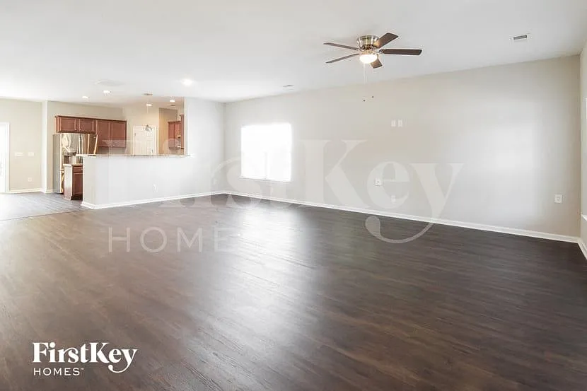 3 bed, 2.5 bath, 2068 sqft, $2,795 — Photo 3