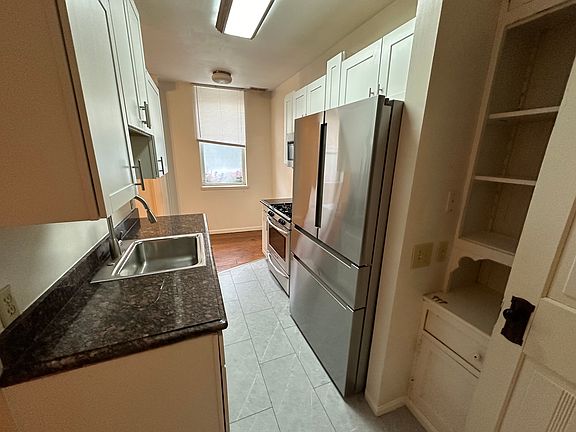 2nd image of 10 W Hollister St #1