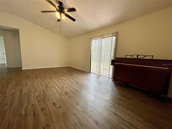 3rd image of 1271 Humphrey Blvd