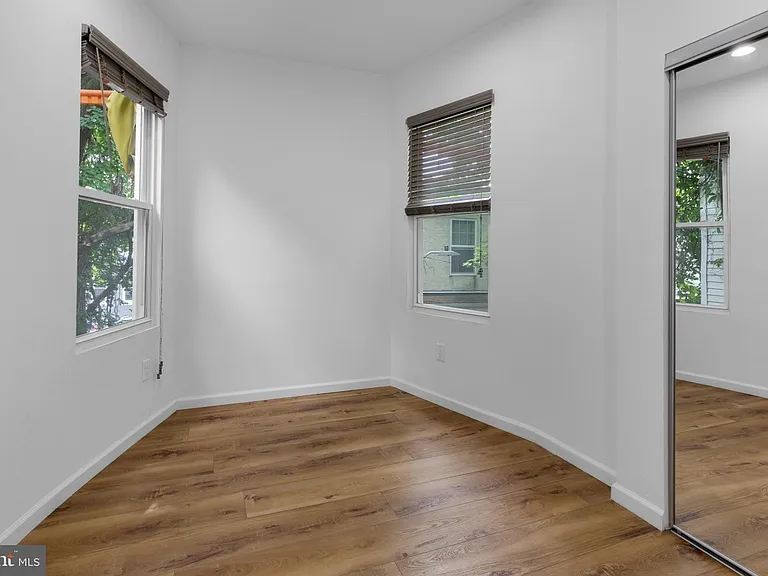 2516 W Master St — Photo 18