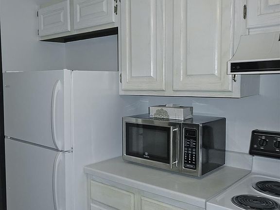 2nd image of 2929 Sunnyside Dr APT B225