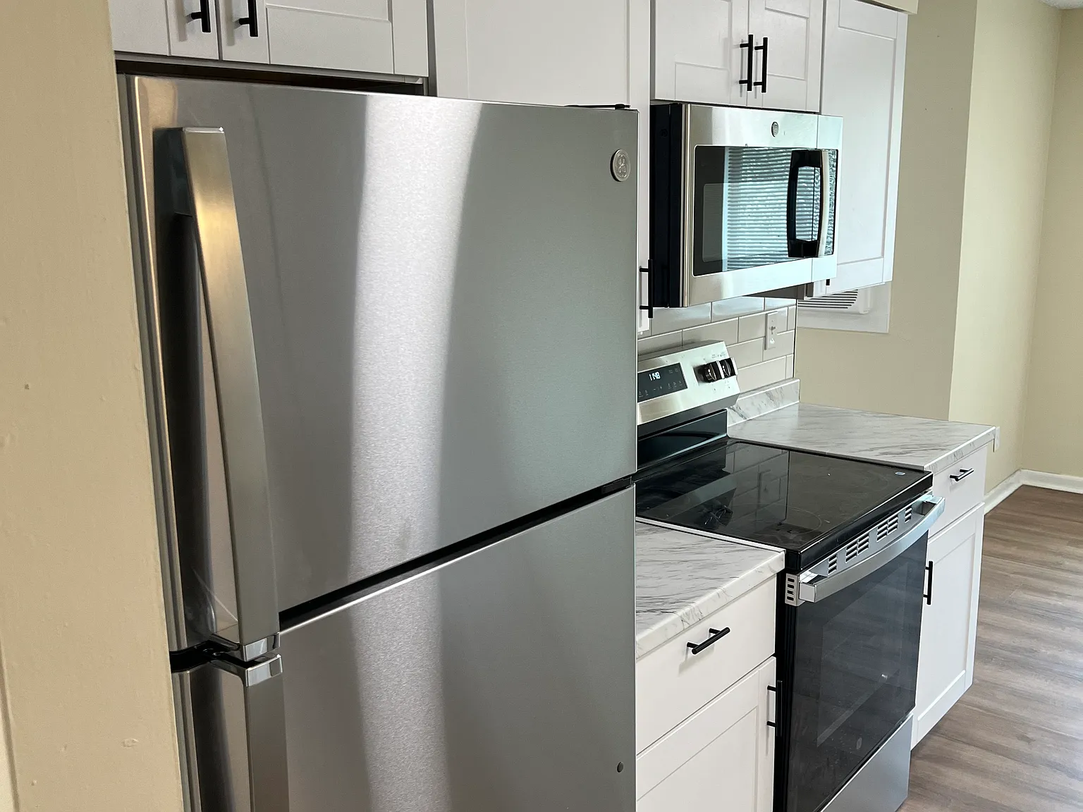 2 bed, 1000 sqft, $1,435 — Photo 3