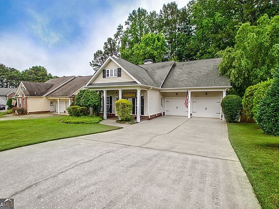 3rd image of 10 Westhill Dr