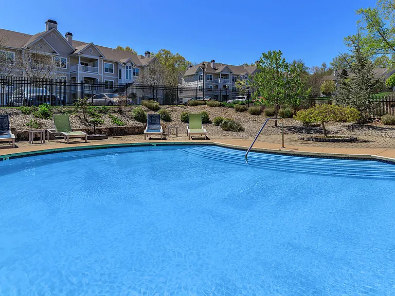 Knoll Crest Apartments — Photo 39