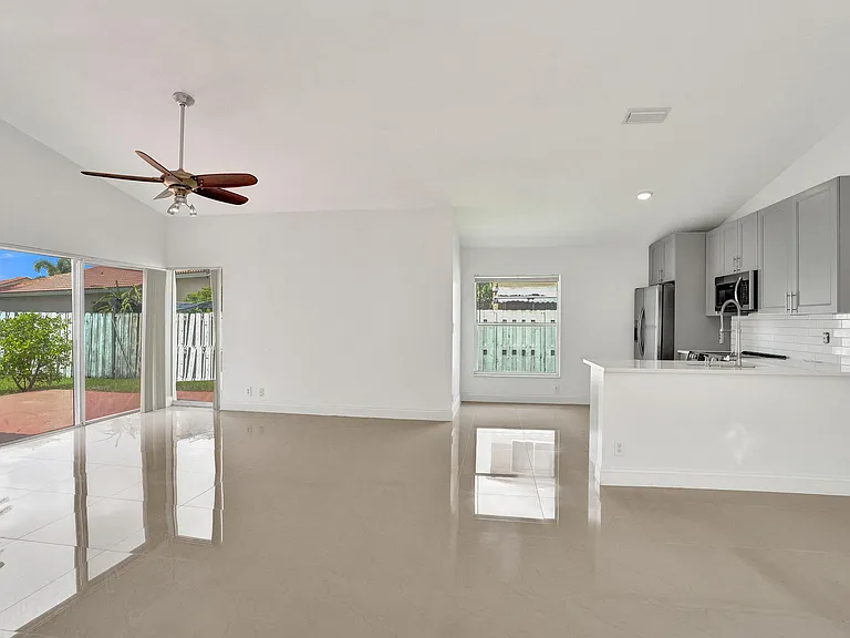 17866 SW 10th Ln — Photo 10