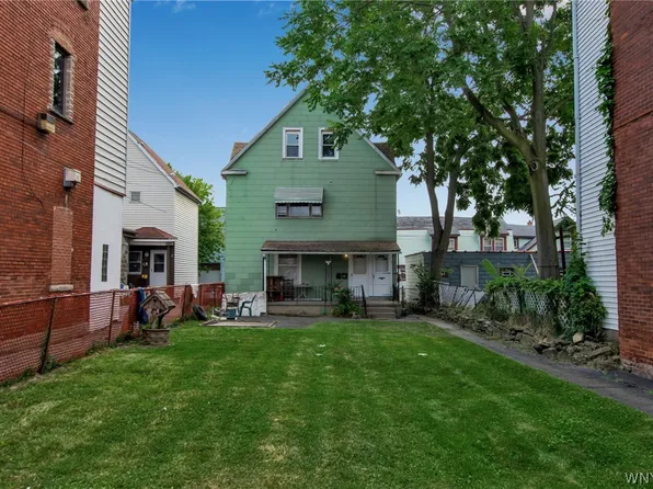 563 Tronolone Pl, Niagara Falls, NY 14301