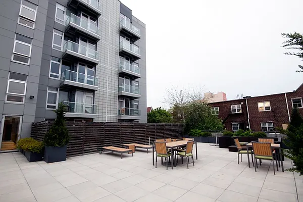 Sold by Modern Spaces | media 10