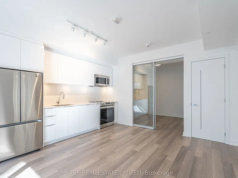 357 King St W #2109 — Photo 4