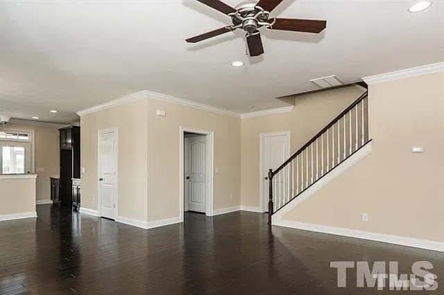 4 bed, 2.5 bath, 2138 sqft, $2,200 — Photo 3