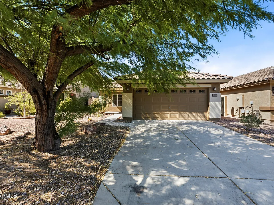 41284 W Cahill Dr
