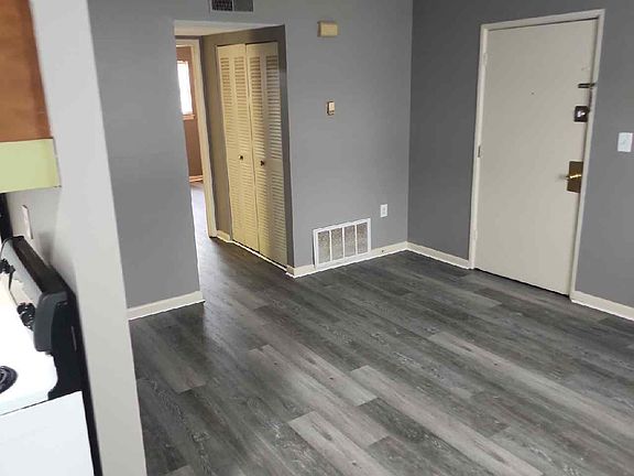3rd image of 4900 Saddlebrook Ln #11289363