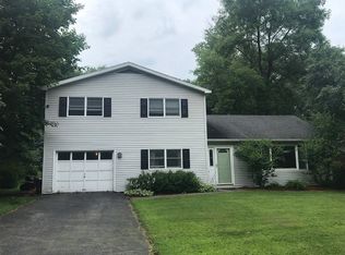 27 Woodland Dr, Plattsburgh, NY 12901