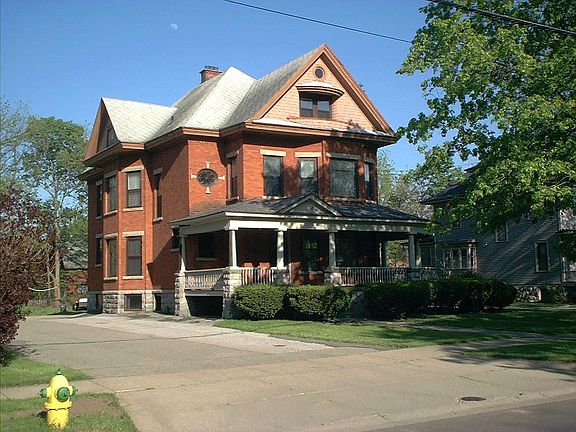 2nd image of 218 Woodward Ave #3